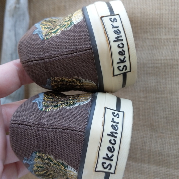 Skechers Dragon embroidered slip on - Picture 6 of 7